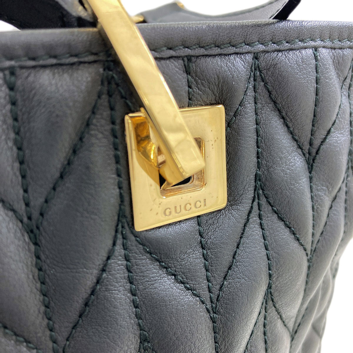 GUCCI 002・1099 Quilted herringbone pattern Handbag Leather Ladies [Used]