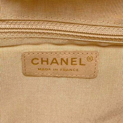 CHANEL Matelasse GoldHardware Handbag Grained Calfskin Skin Ladies [Used]